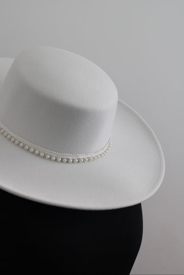 White Wedding Hat with detachable pearls - Velo Bianco
